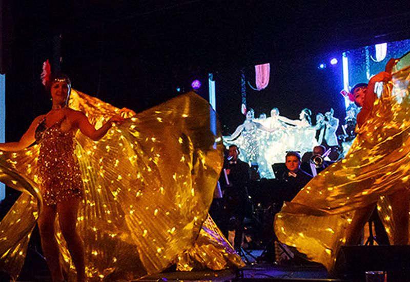 5b89bf430b26d-acroledshow800.jpg