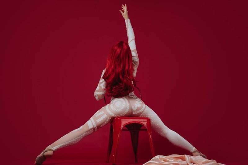 5e28d99ddc6a2-mysticchairdance2.jpg
