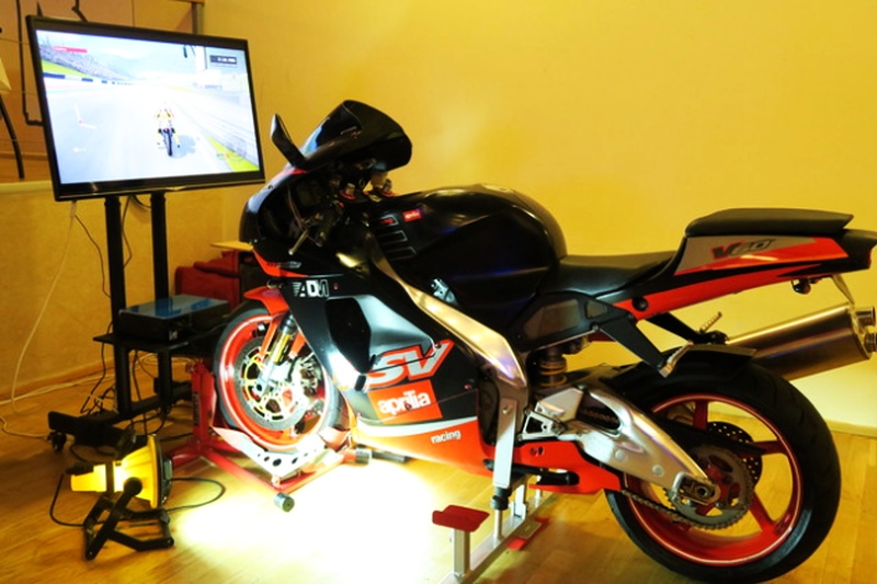 646c9bead48f5-simultormotorky800.jpg
