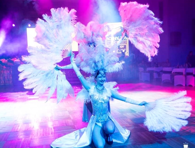 67af76717f75c-showgirl8001.jpg