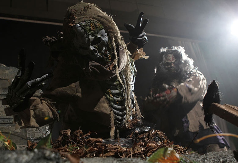 68a71bd9d3c68-zombieshow8001.jpg