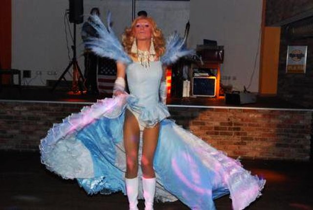 53b7263ca9c16-travestishow6.jpg